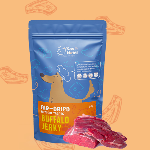 Premium allergy-friendly buffalo jerky for dogs from KasNomi; a natural treat that pet owners with sensitivities can share with their pets.